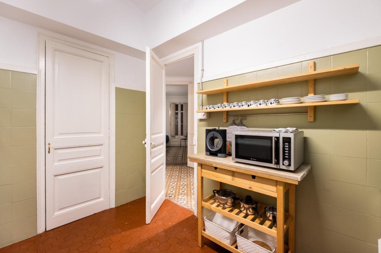 B42 - Modernist Apartment For Large Groups In Eixample Barcelona Exteriör bild