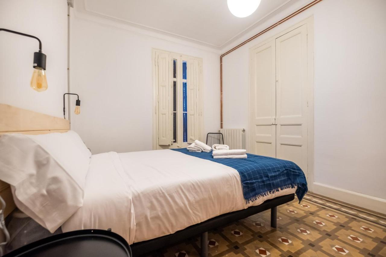 B42 - Modernist Apartment For Large Groups In Eixample Barcelona Exteriör bild