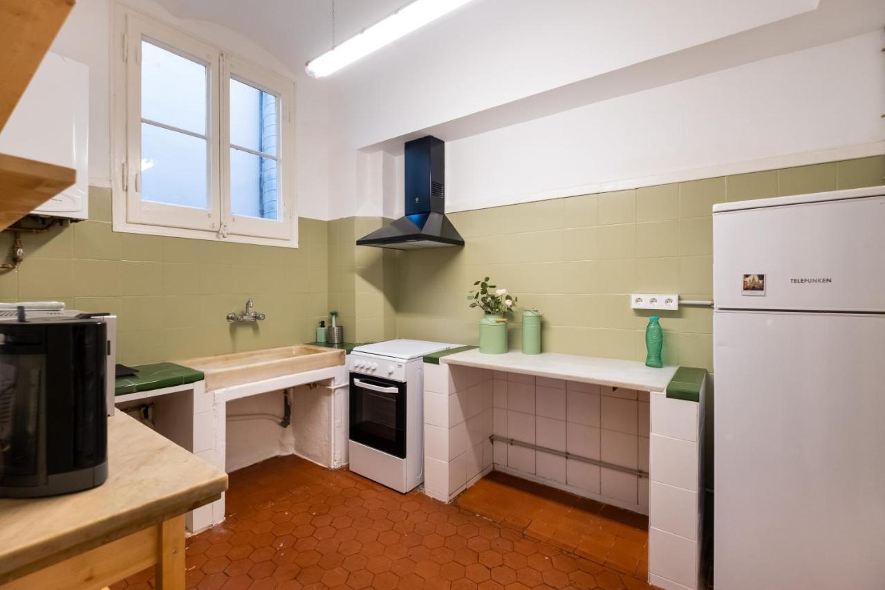 B42 - Modernist Apartment For Large Groups In Eixample Barcelona Exteriör bild