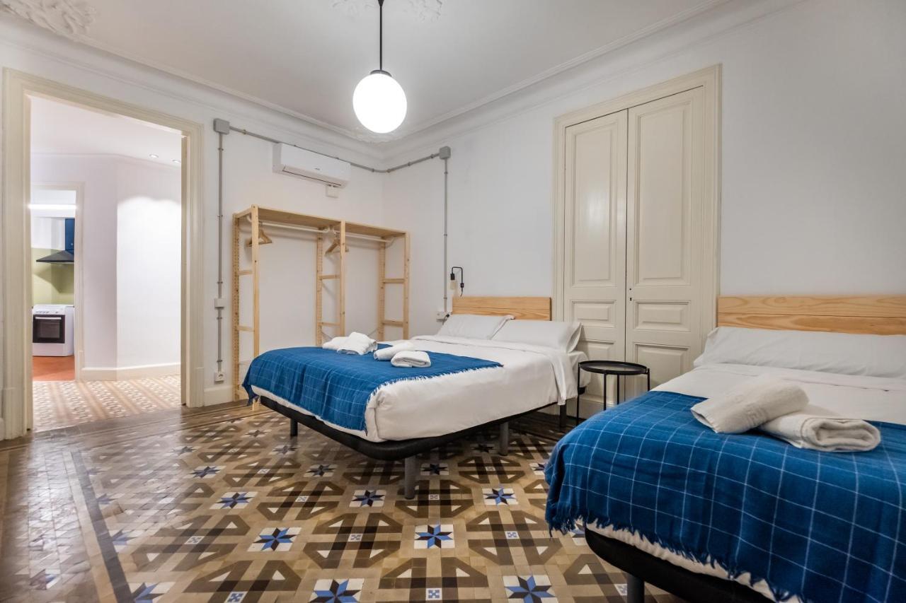 B42 - Modernist Apartment For Large Groups In Eixample Barcelona Exteriör bild