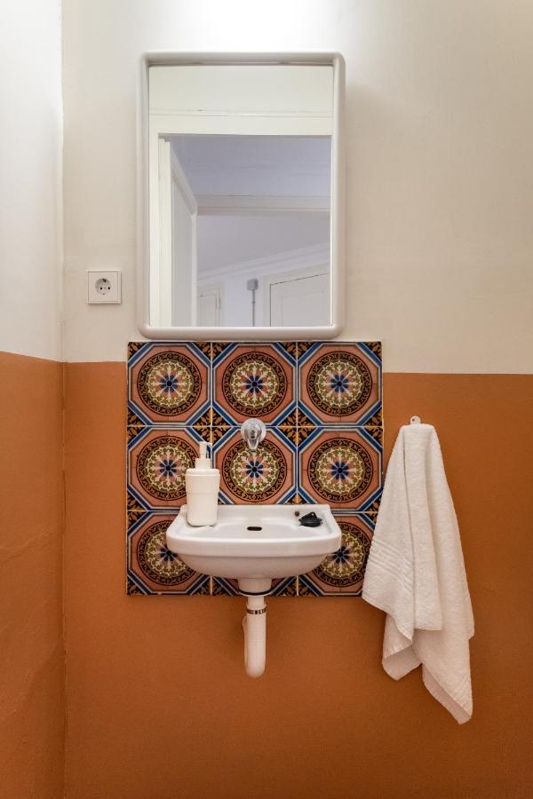 B42 - Modernist Apartment For Large Groups In Eixample Barcelona Exteriör bild